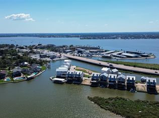 34 Commander Runco Ln, Seabrook, TX 77586