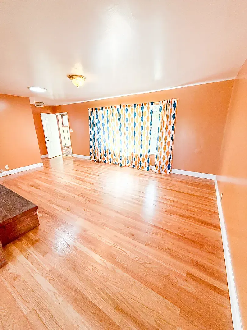 Beautiful 3-Bedroom Mid-Century Ranch in Oakland - Expansive Garden & Modern Updates — Photo 3