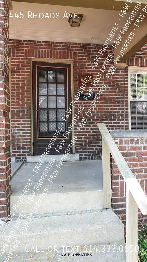 Townhouse, w AC, Full Basement + W & D hookups, on Main St busline — Photo 2