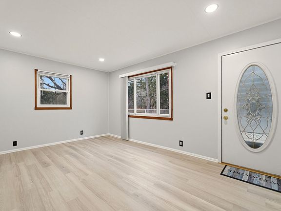 5th image of 1115 Springland Ave