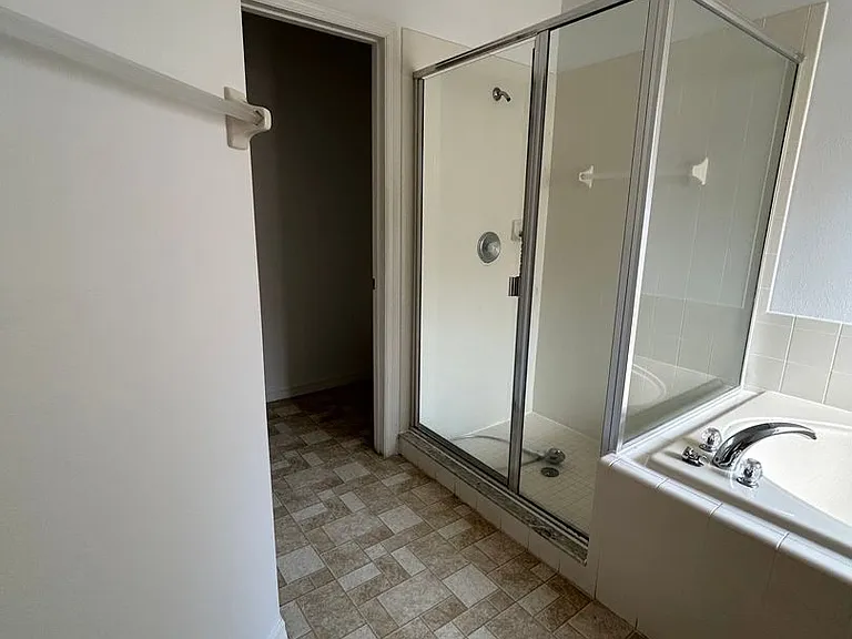 136 Grantham Dr — Photo 12