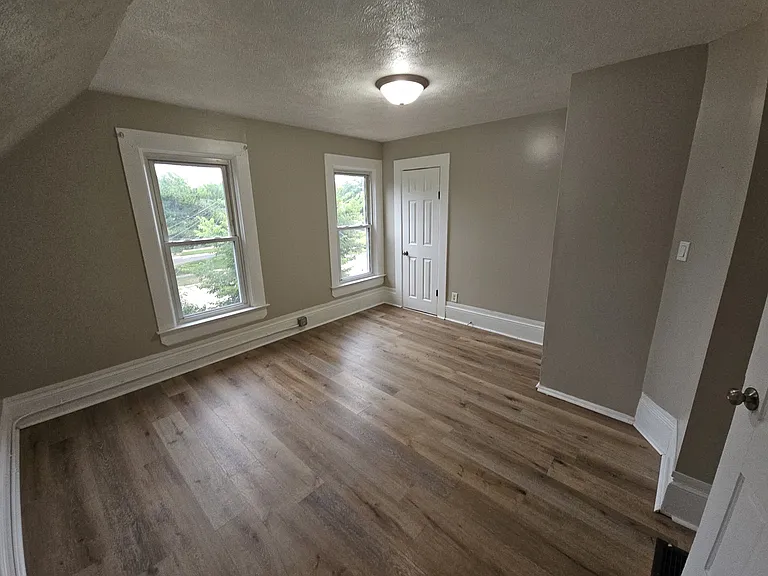 1031 Benton St #ST2 — Photo 3