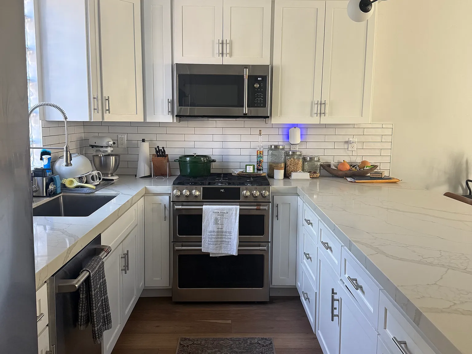 2 bed, 2.5 bath, 1057 sqft, $3,900 — Photo 4