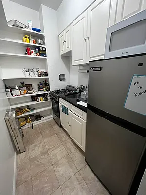 Rented by Salon Realty Corp | media 15