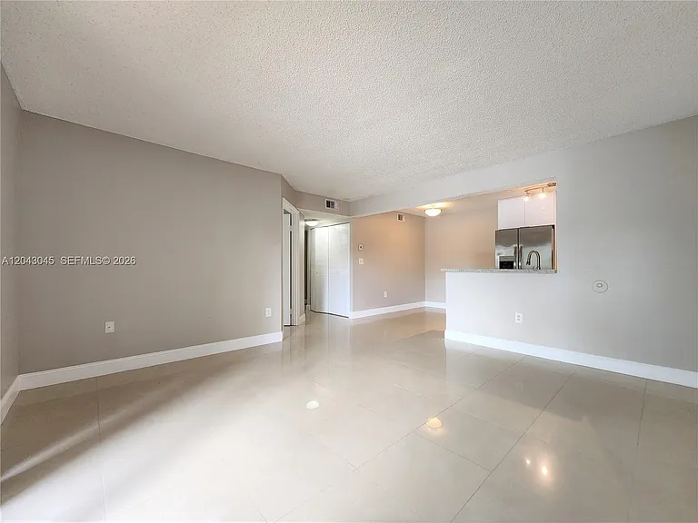251 Palm Cir W #204 — Photo 3