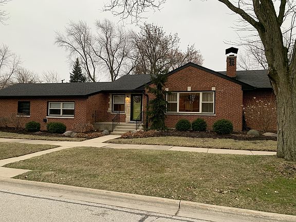 2nd image of 303 W Evergreen Ave