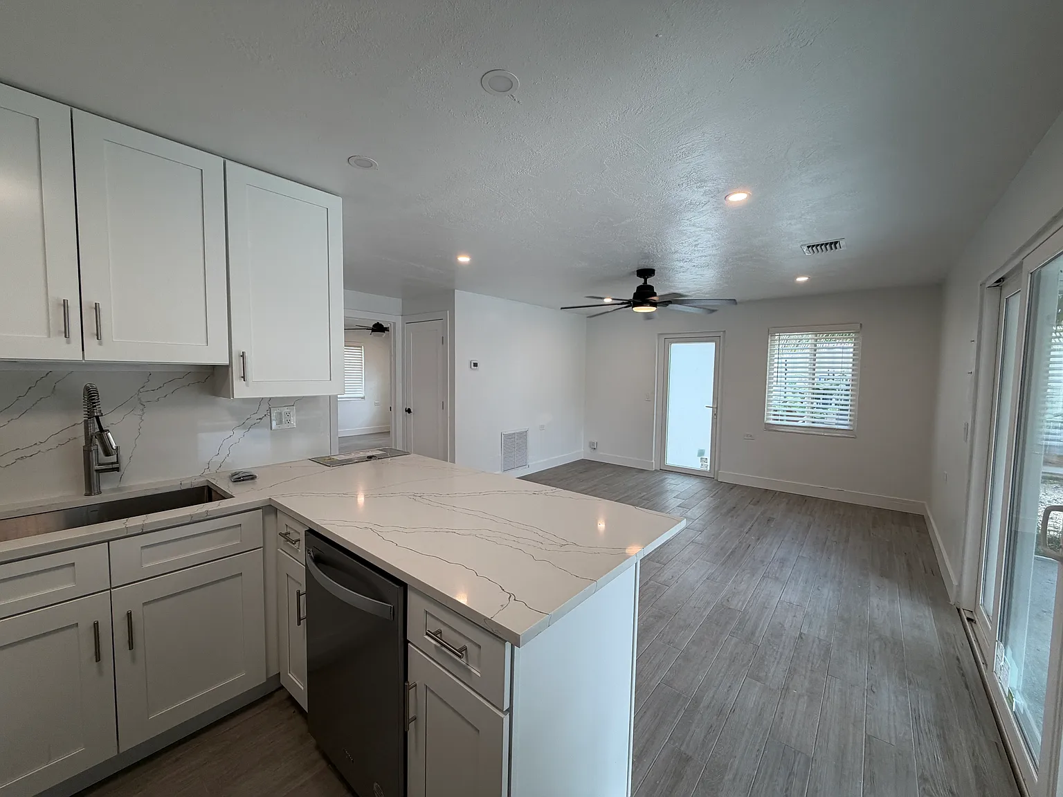 2 bed, 774 sqft, $3,600 — Photo 4