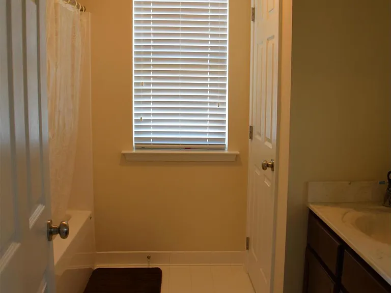 390 English Oak Ln — Photo 10