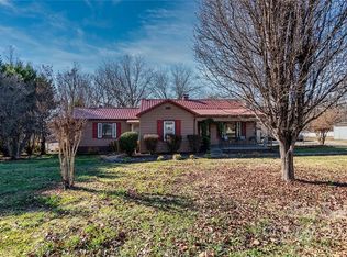 97 40th St NW, Hickory, NC 28601