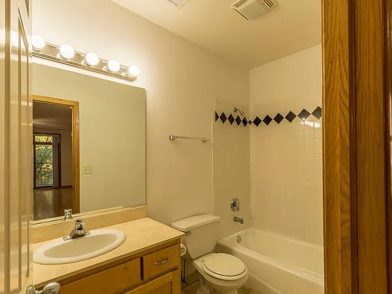 1423 W Fillmore St #1 — Photo 17