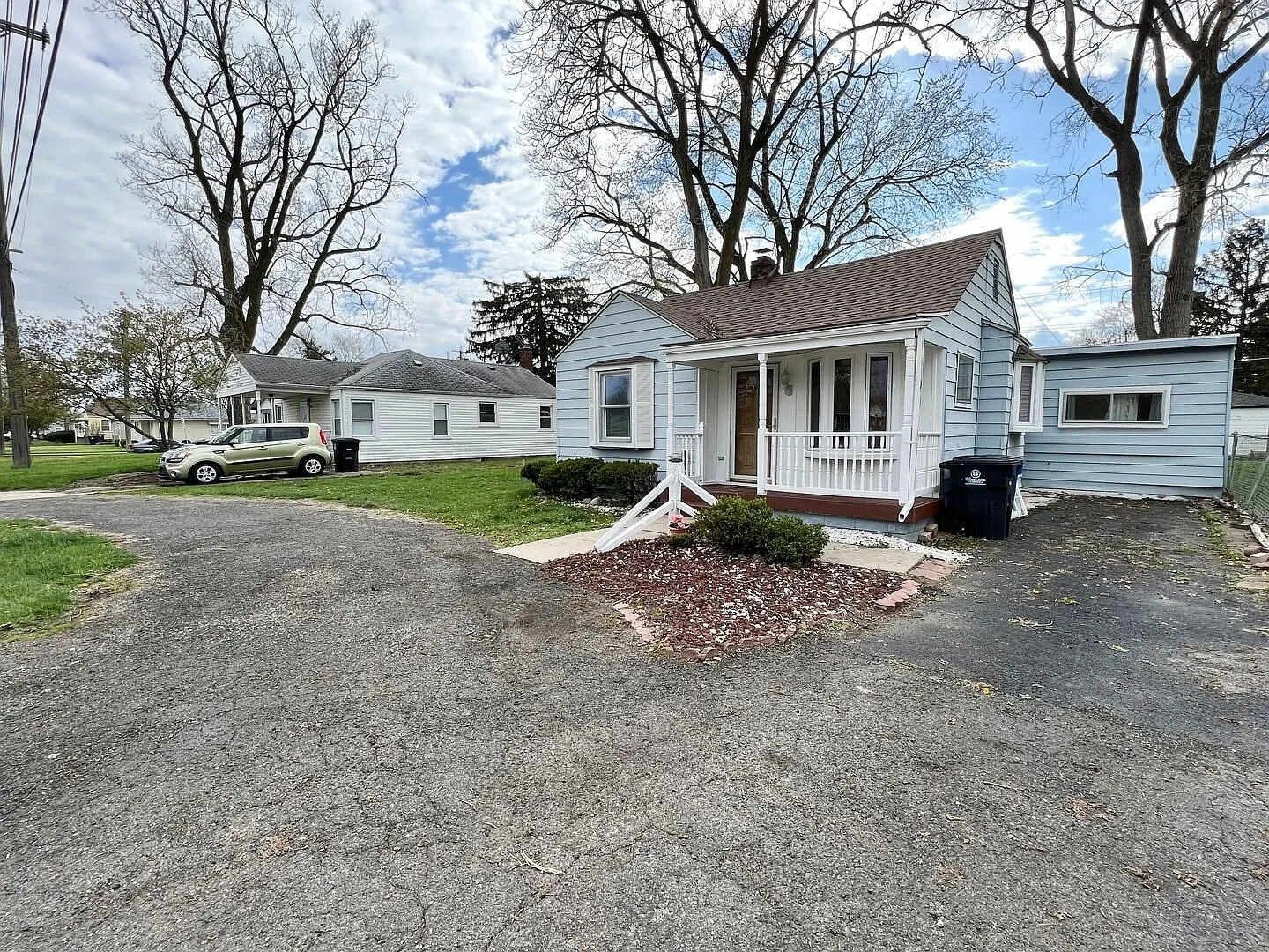 Move-In Ready 3 Bedroom, 1 Bathroom Home in Westland, MI — Photo 3