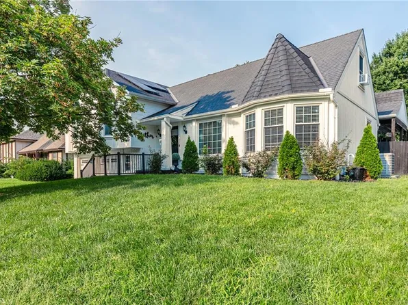 10432 Monrovia St, Overland Park, KS 66215