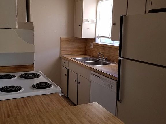 5th image of 4821 Gaston Ave APT 204