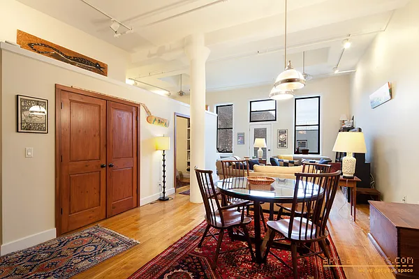 Rented by aptsandlofts.com | media 26