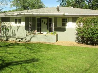 202 Lakeshore Dr, Washington, IL 61571