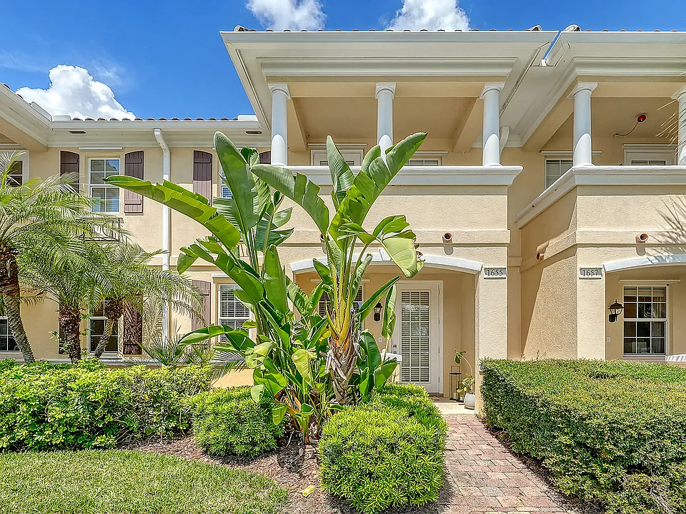 1655 Napoli Dr W