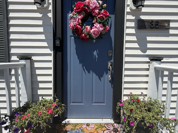 35 Catherine St #1, Bristol, RI 02809