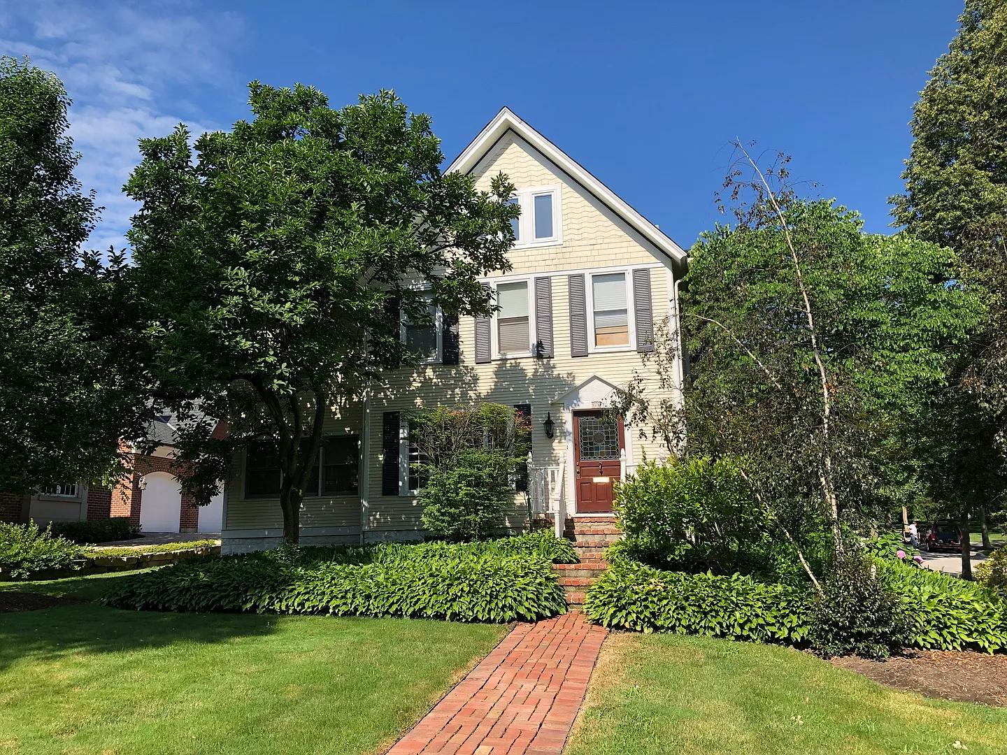 568 N Washington St photo 1