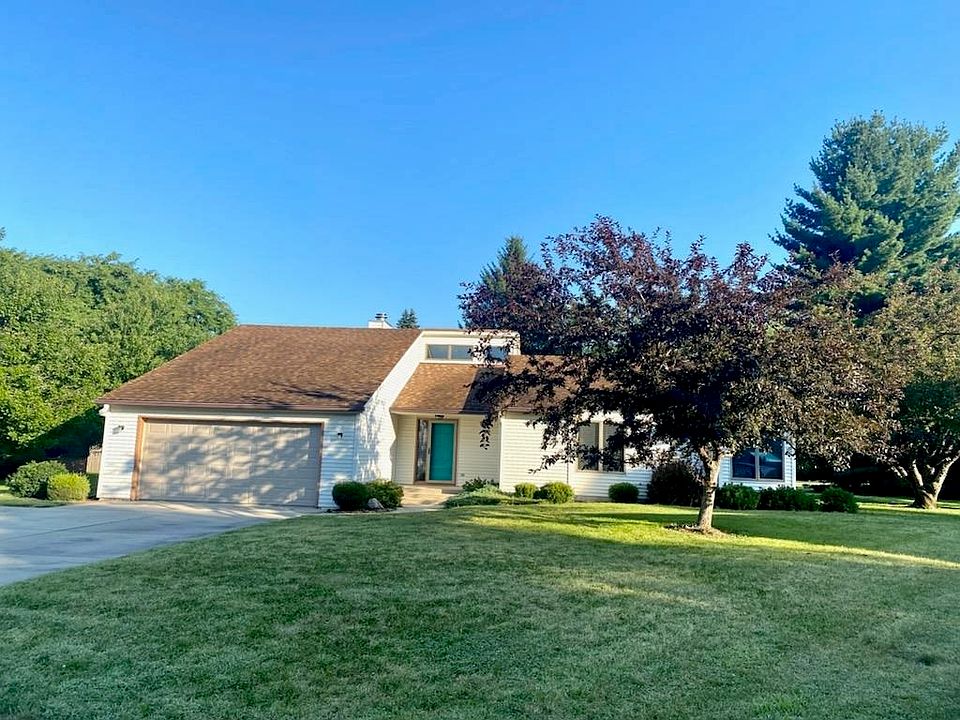 1st image of 901 S Wadsworth Ct
