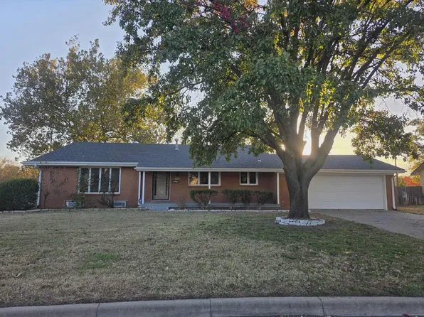 3015 W River Park Dr, Wichita, KS 67203