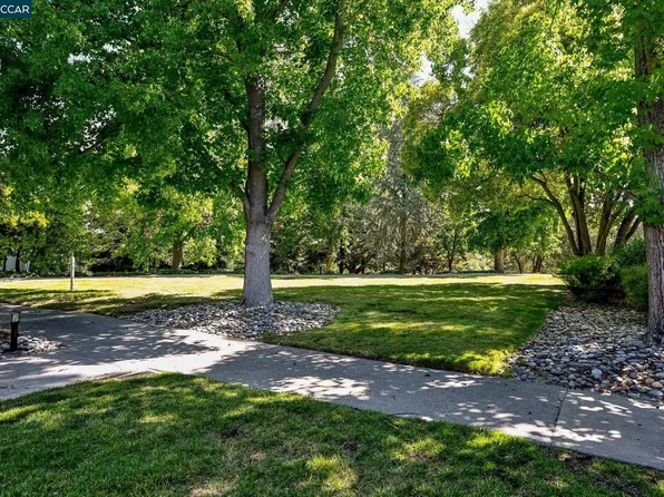 1300 Rockledge Ln APT 2, Walnut Creek, CA 94595