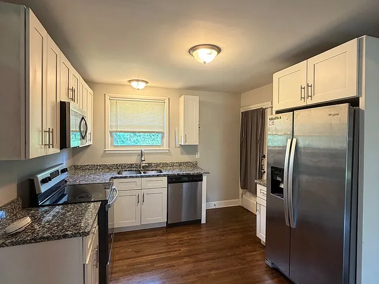 2716 Donna Hill Dr — Photo 2