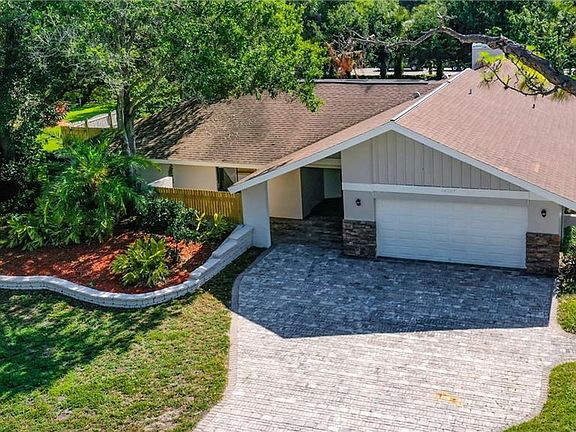 3rd image of 14005 Lake Bluff Ct