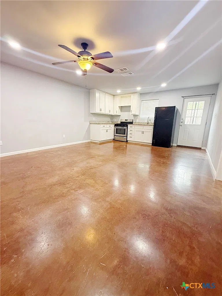 2 bed, 1.0 bath, 1298 sqft, $1,395 — Photo 2