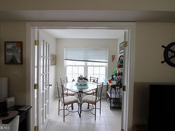 4th image of 3311 Wyndham Cres #3195