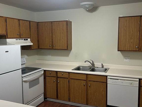2nd image of 330 Shorewood Dr APT 3B