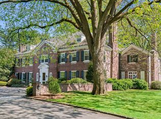 11 Meadow Spring Ln, Glen Cove, NY 11542