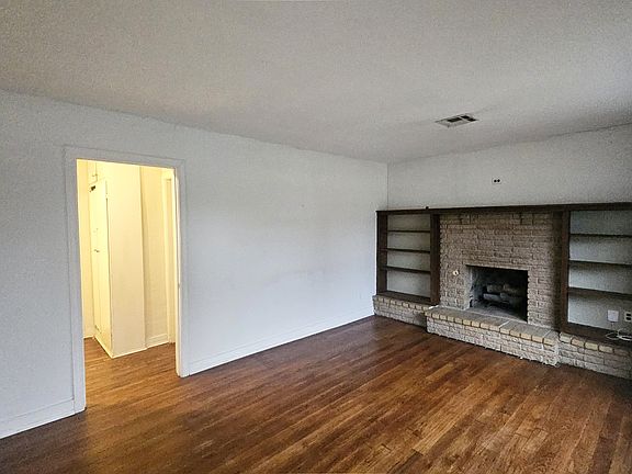 3rd image of 2300 NW 31st St