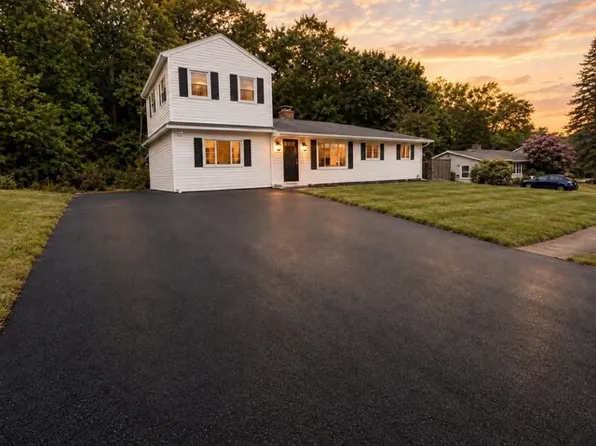 11 Price Rd, Peabody, MA 01960