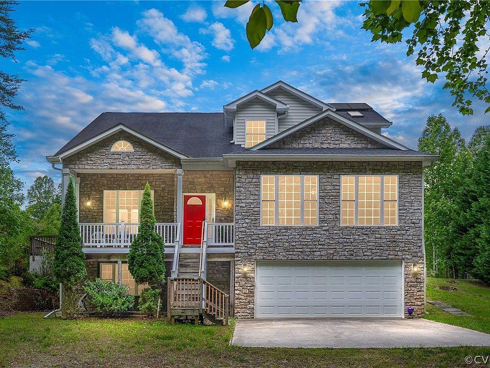 1st image of 55 Village Dr