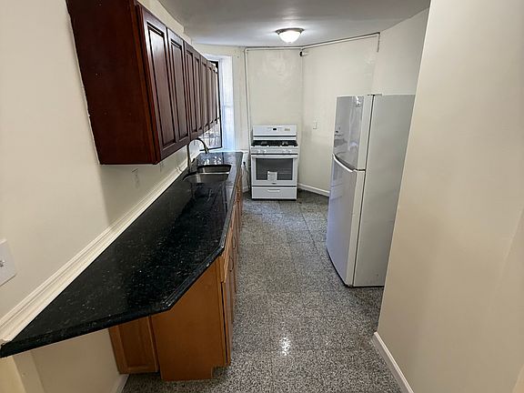 2nd image of 737 Warburton Ave #1