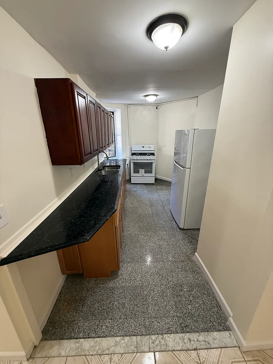 Building Photo - 737 Warburton Ave #1