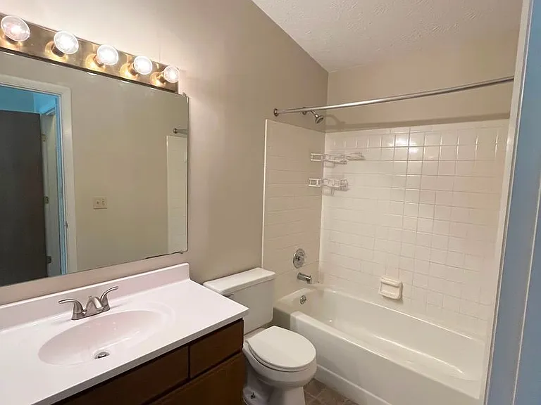 24 Woodland Hills Dr #11 — Photo 11