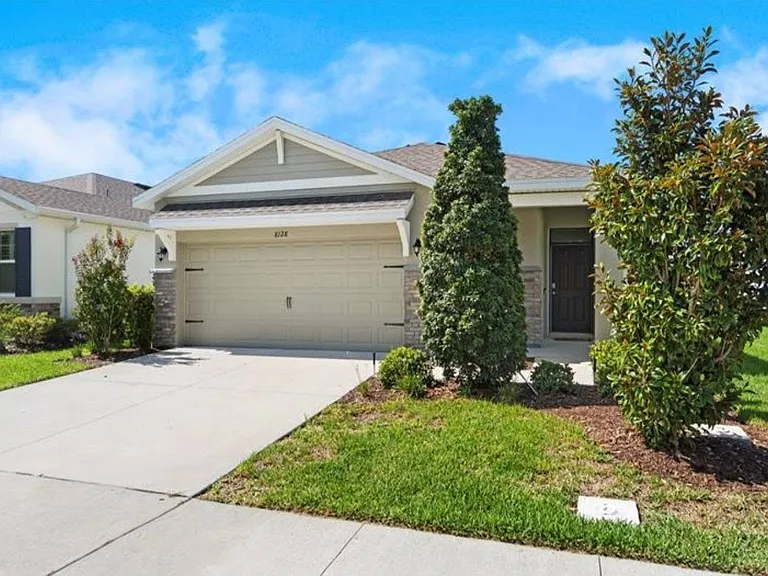 Front w/ garage