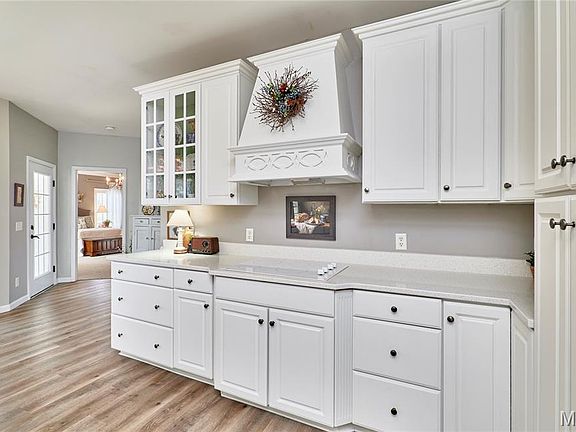 3rd image of 269 Bennington Dr