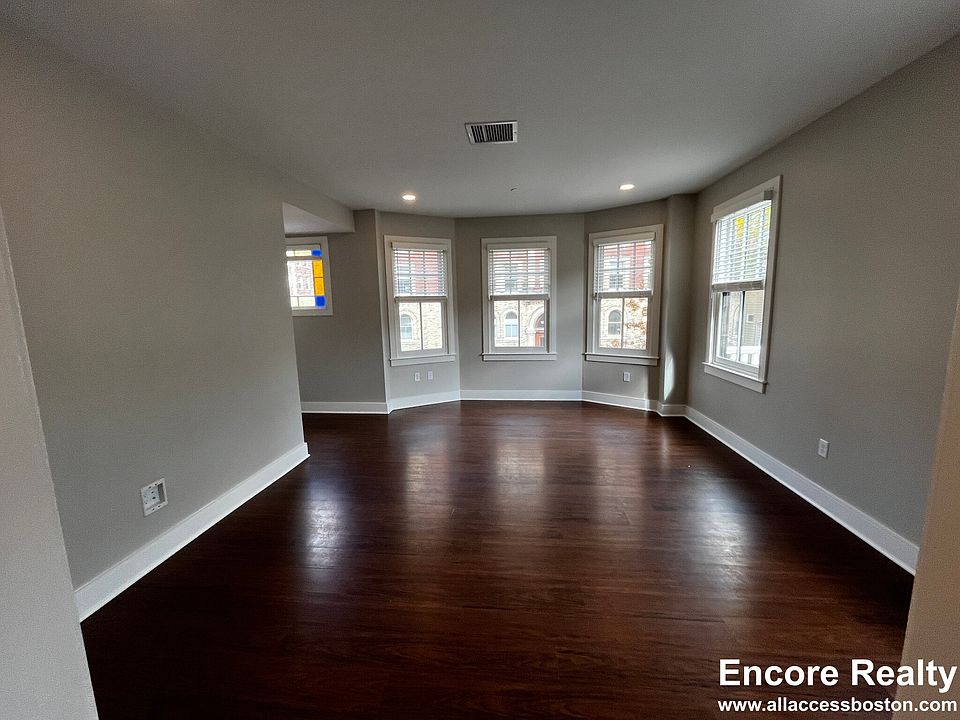 1st image of 380 Harvard St #384
