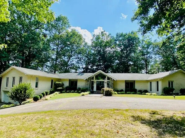 350 Laurel Woods Dr, Danville, VA 24540