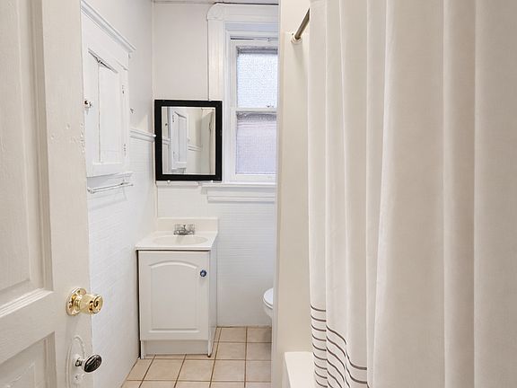 2nd image of 3714 Fairview Ave #2F