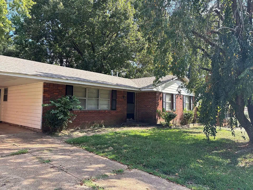 3596 Naylor Dr