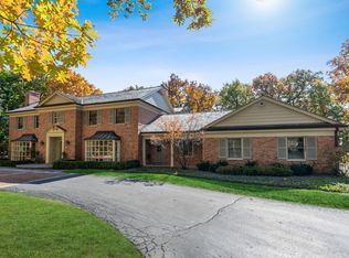 511 Cambridge Ln, Lake Bluff, IL 60044