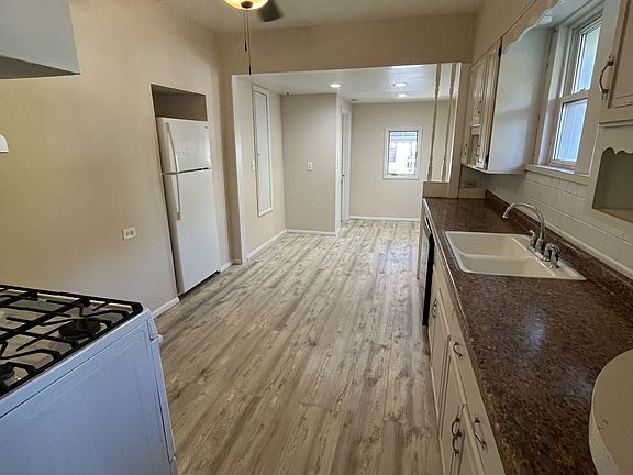 4th image of 119 E Hart St #1