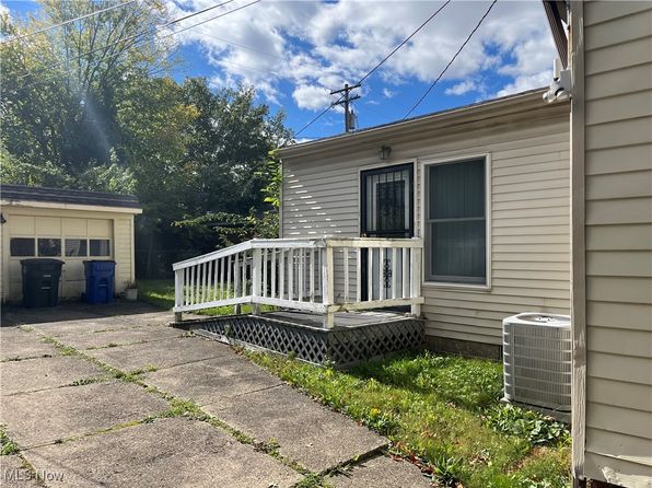17008 Throckley Ave, Cleveland, OH 44128
