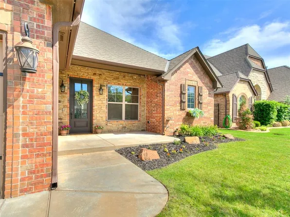 1808 Lago Dr, Moore, OK 73160