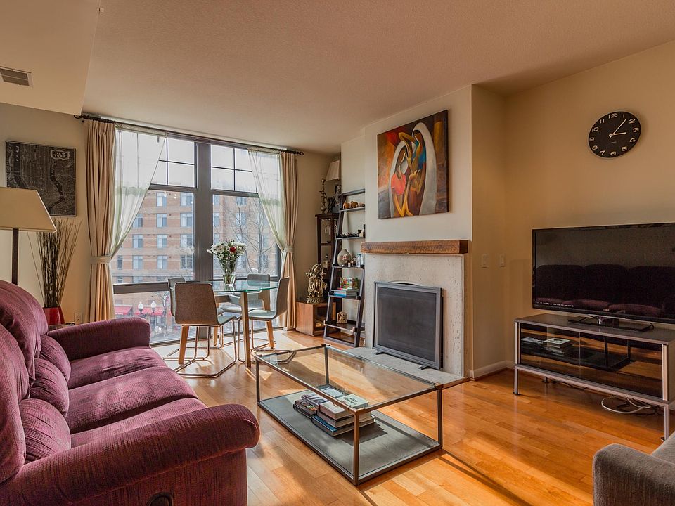 Living Area (2017)