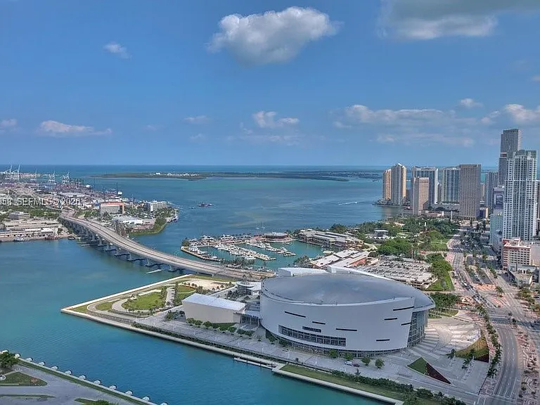 1100 Biscayne Blvd #5203 — Photo 37