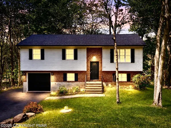 9807 Deerwood Dr, Tobyhanna, PA 18466